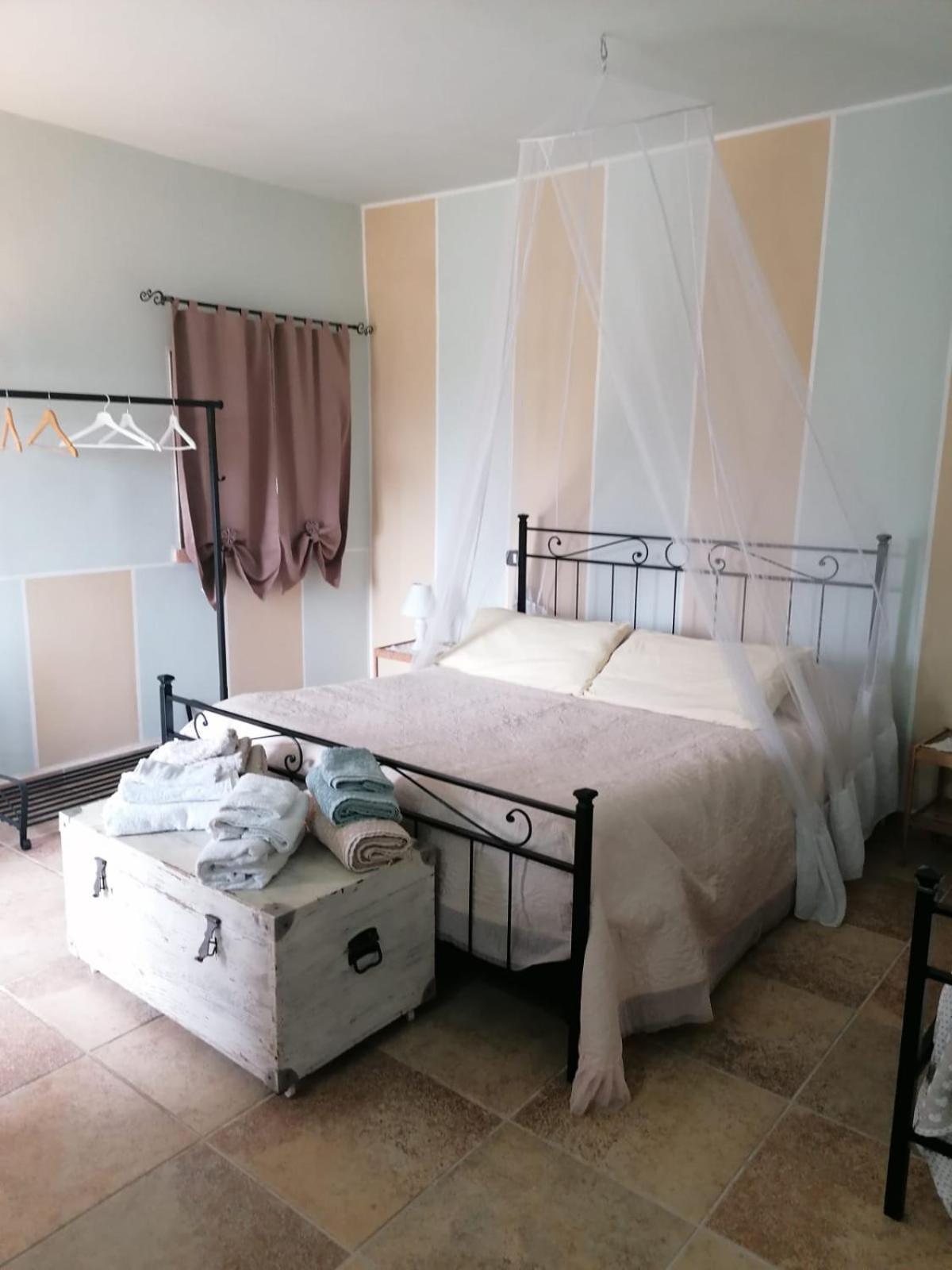 Casale Cavatella Bed & Breakfast Sermoneta Ngoại thất bức ảnh
